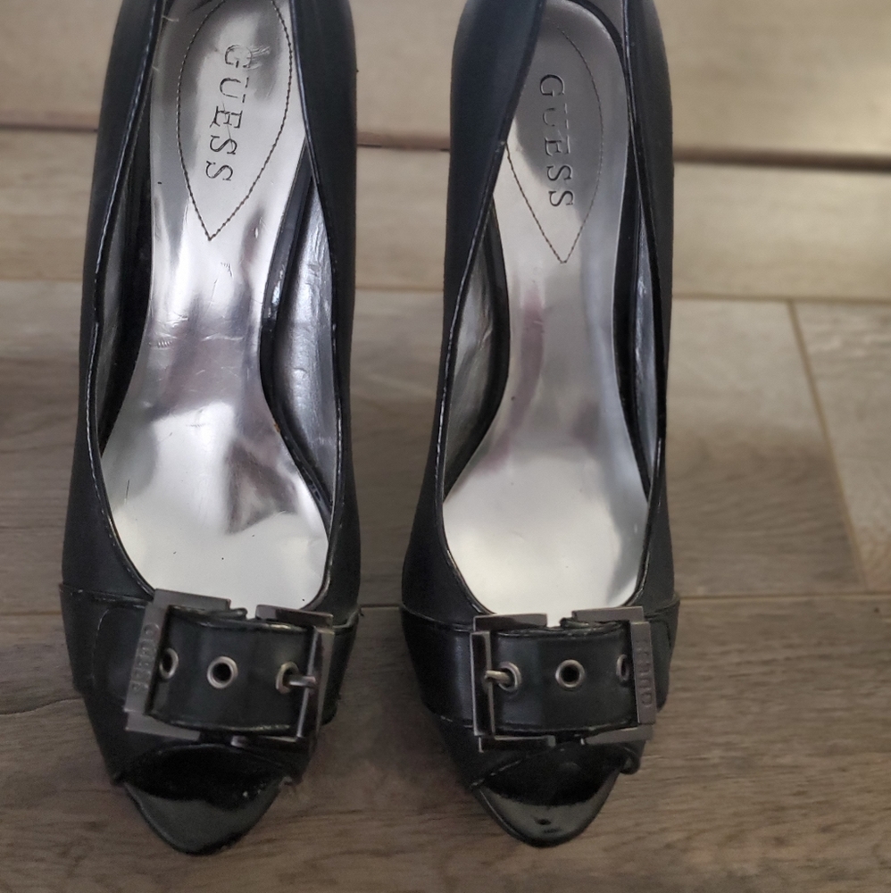 Guess heel